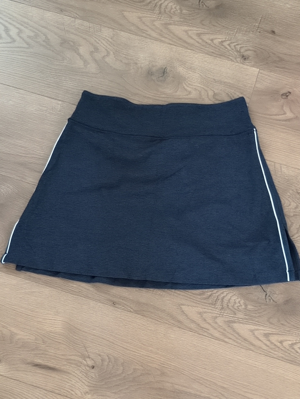 Beyond Yoga Navy Skort with White Siding